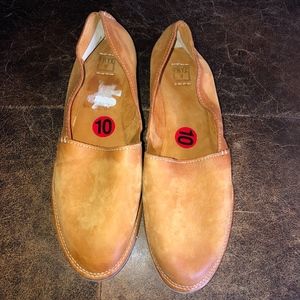 FRYE women's camel slip ons